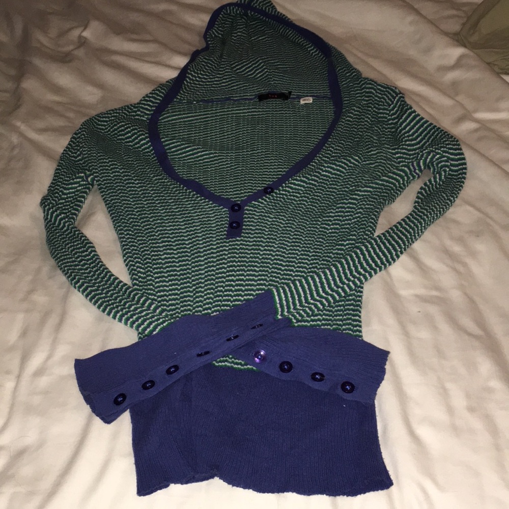 Lux slim fit low v-neck striped hoodie